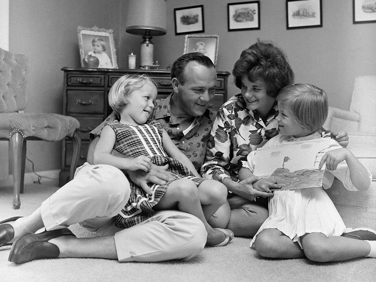 Арнолд Палмър със семейството си