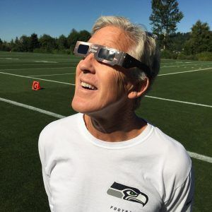 Pete Carroll Bio: Karriere, Seahawks, familie og nettoverdi