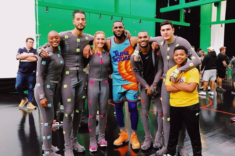 Nicole Kornet s LeBronom Jamesom u setu Space Jama 2021