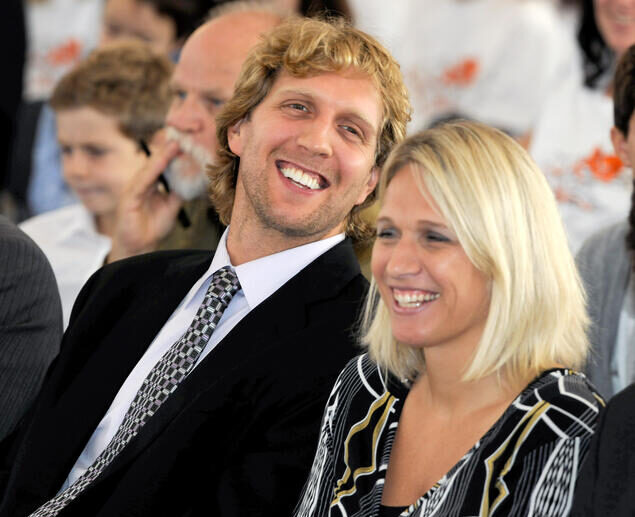   Dirk med sin syster Silke Nowitzki