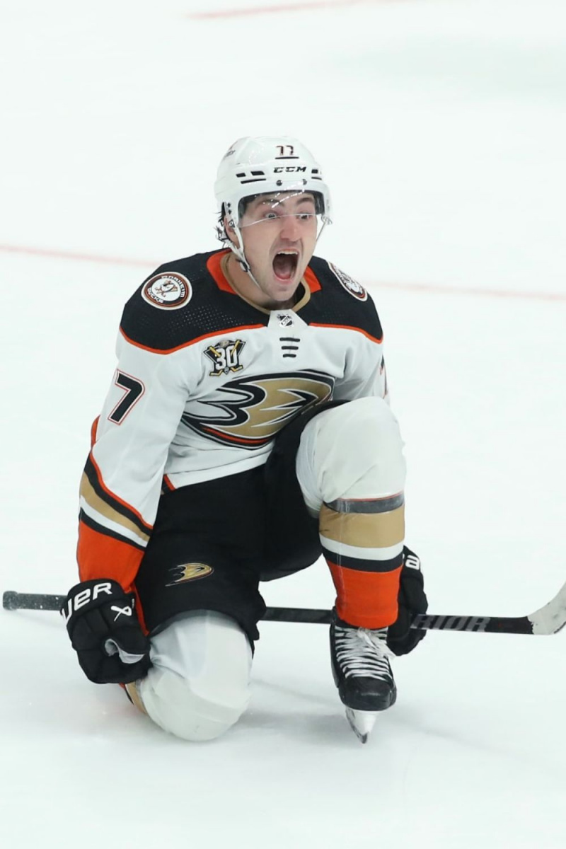 Frank Vatrano sluttede sig til Anaheim Ducks i 2022