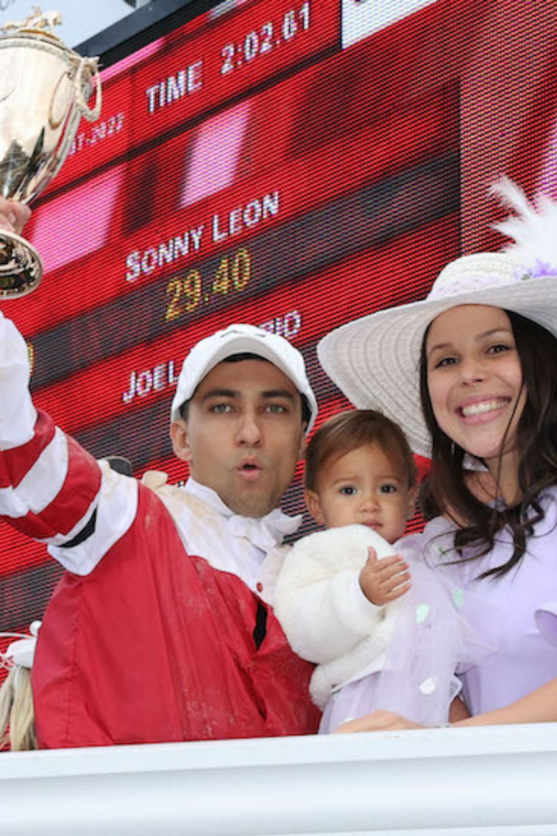   Sonny Leon med sin fru och dotter