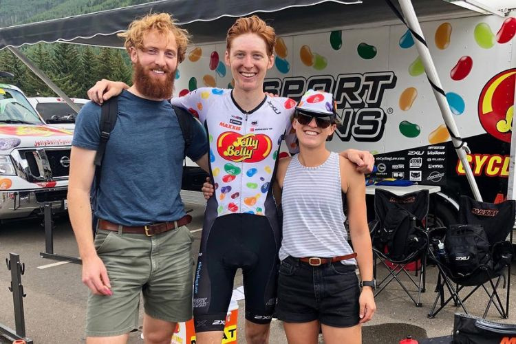   Matteo Jorgenson fotografiado con sus hermanos, Nicole y Kristo In Vali, Colardo en 2018
