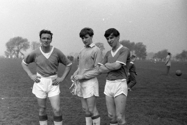   แฮร์รี่'s Maternal Grandfather Eric At The Center With His Two Brothers