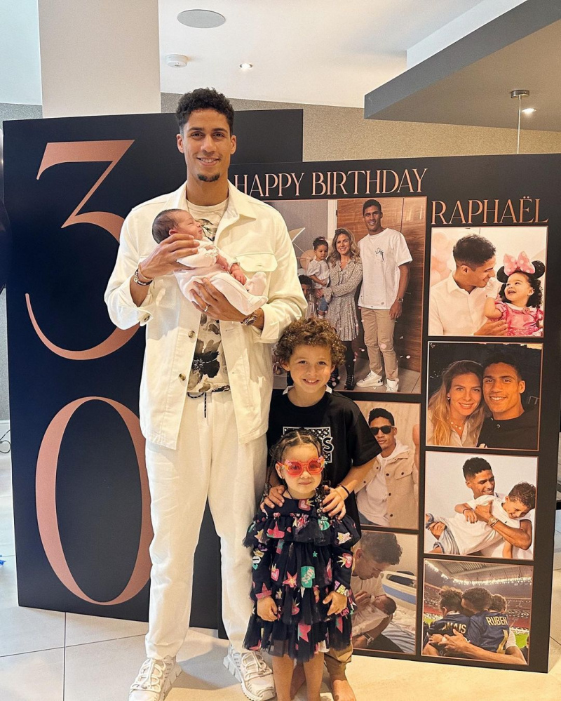 Raphael Varane med sine tre børn