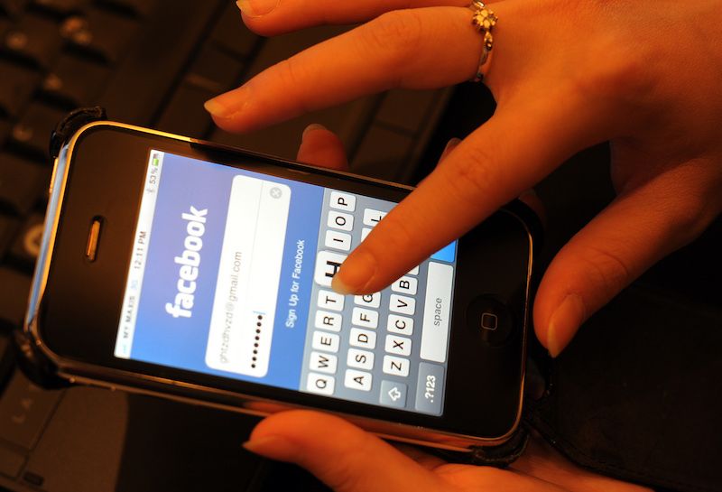 telefonda facebook giriş ekranı