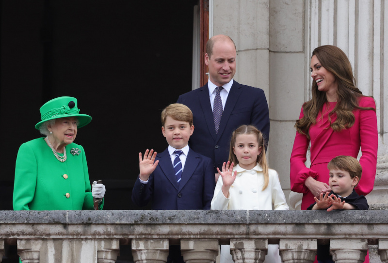 ウィリアム王子とケイト・ミドルトンは「おおむね行儀の良い」子供を育てていると王室の専門家は言う
