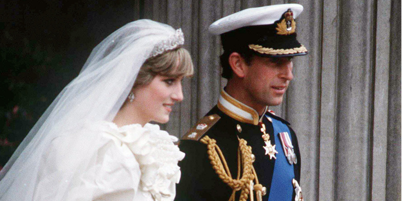 Razkošen poročni zajtrk princese Diane in princa Charlesa je imel meni z 'globokim pomenom' in več kot 20 poročnimi tortami